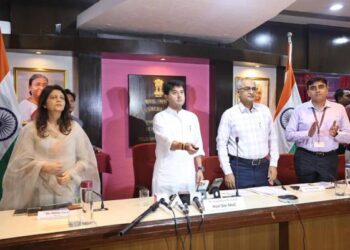 Scindia chairs Sanchar Saathi meet, launches multilingual App to tackle telecom cyber frauds